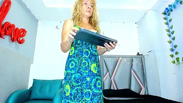 Esterlindez online show from 07-30-26, 08:08