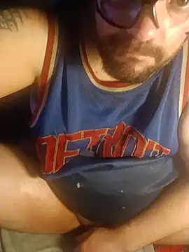 Snapshot of givr6inches chatting on 05-17-26, 07:28 givr6inches online show from 05-17-26, 07:28