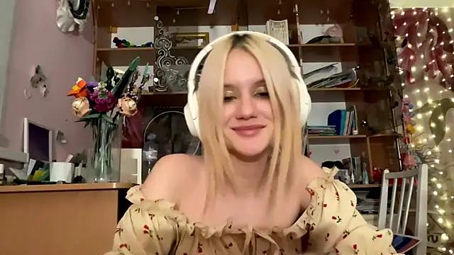 Snapshot of MelisaBloomy chatting on 12-13-25, 07:53 MelisaBloomy online show from 12-13-25, 07:53