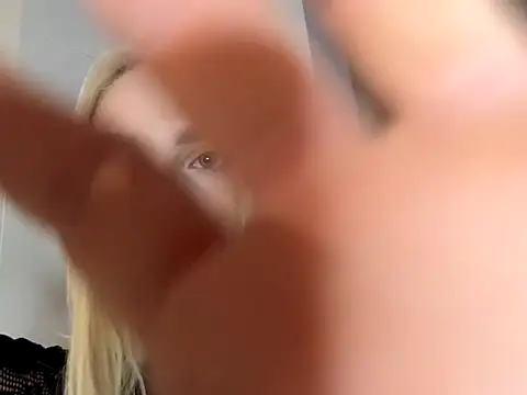 blonde di online show from 12-13-25, 11:54