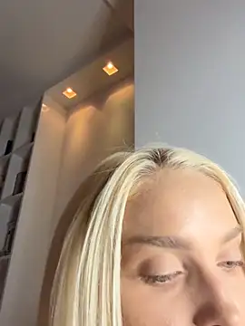 blonde di online show from 12-19-25, 12:28