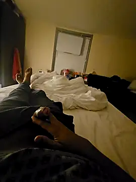 Snapshot of Gnax1 chatting on 12-18-25, 04:46 Gnax1 online show from 12-18-25, 04:46