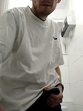 Snapshot of CrookedBunk3527 chatting on 12-20-25, 06:15 CrookedBunk3527 online show from 12-20-25, 06:15