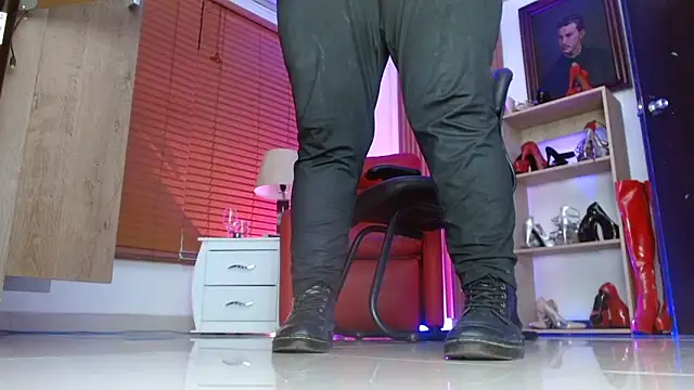 paola xm online show from 03-11-26, 10:21