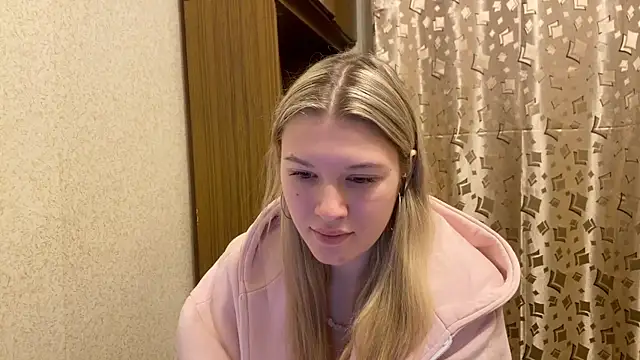 SkyeDavis online show from 12-17-25, 07:20