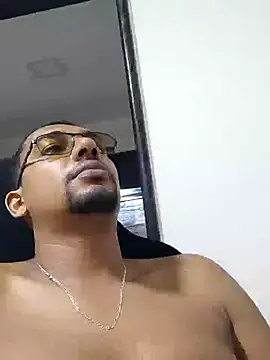Reis001122 online show from 05-11-26, 02:39