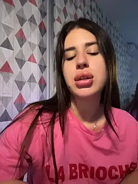 Snapshot of Lira_Fayeee chatting on 06-08-26, 01:28 Lira Fayeee online show from 06-08-26, 01:28