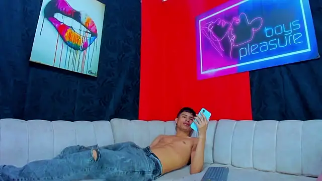 Snapshot of Damian_and_theo chatting on 01-12-26, 11:15 Damian and theo online show from 01-12-26, 11:15