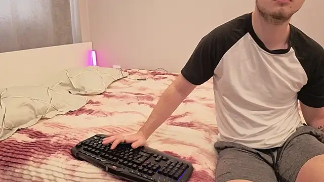 Snapshot of Pearl_couple chatting on 02-08-26, 09:02 Pearl couple online show from 02-08-26, 09:02