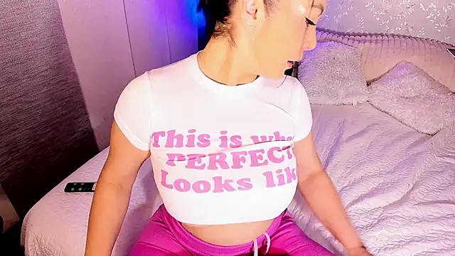 AntonellaFerrerr 1 online show from 04-22-26, 04:48