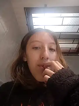 Snapshot of Briar_y_Blair chatting on 01-06-26, 01:04 Briar y Blair online show from 01-06-26, 01:04