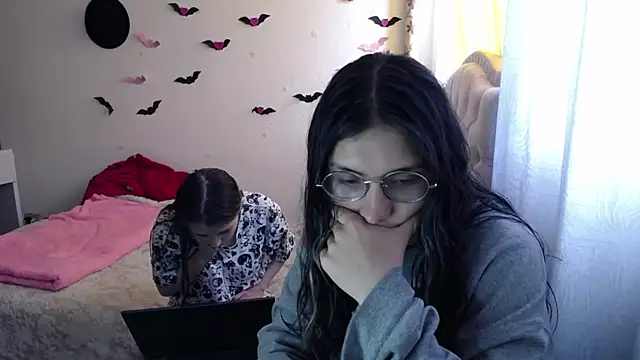 Snapshot of Briar_y_Blair chatting on 01-12-26, 05:40 Briar y Blair online show from 01-12-26, 05:40