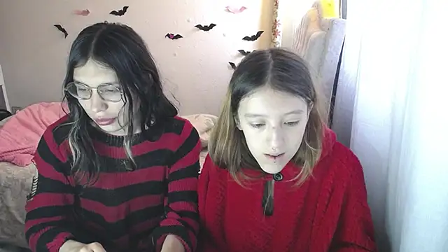 Snapshot of Briar_y_Blair chatting on 01-14-26, 01:39 Briar y Blair online show from 01-14-26, 01:39