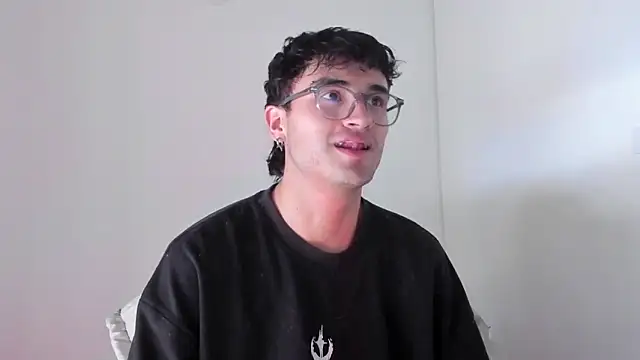 Snapshot of charlie_dicker chatting on 02-05-26, 03:49 charlie dicker online show from 02-05-26, 03:49