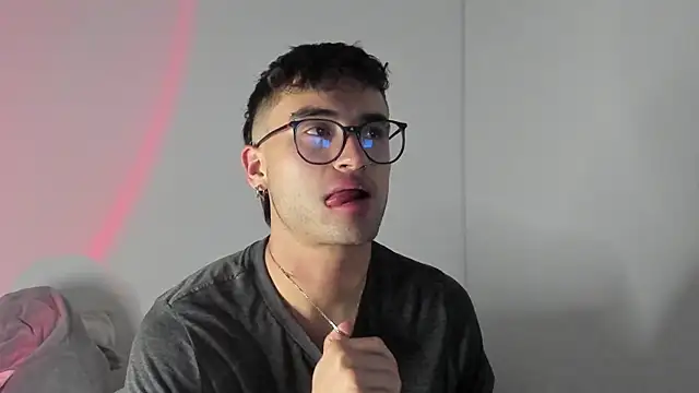 Snapshot of charlie_dicker chatting on 02-12-26, 01:00 charlie dicker online show from 02-12-26, 01:00