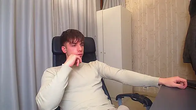 Snapshot of KellenWest chatting on 01-06-26, 05:11 KellenWest online show from 01-06-26, 05:11