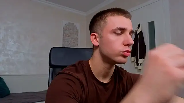 Snapshot of KellenWest chatting on 05-14-26, 10:11 KellenWest online show from 05-14-26, 10:11