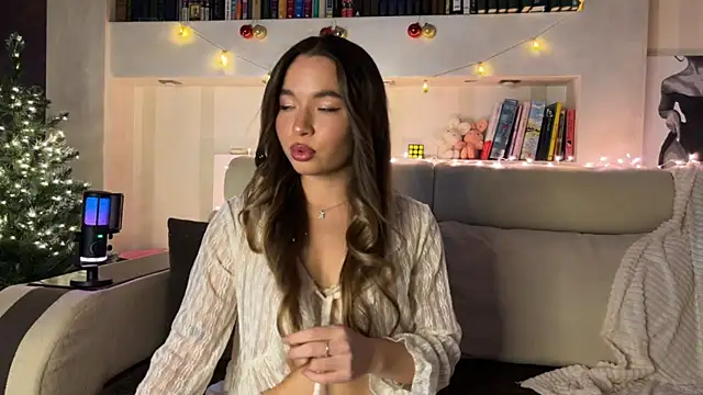 Snapshot of Avvechloe chatting on 12-17-25, 08:48 Avvechloe online show from 12-17-25, 08:48