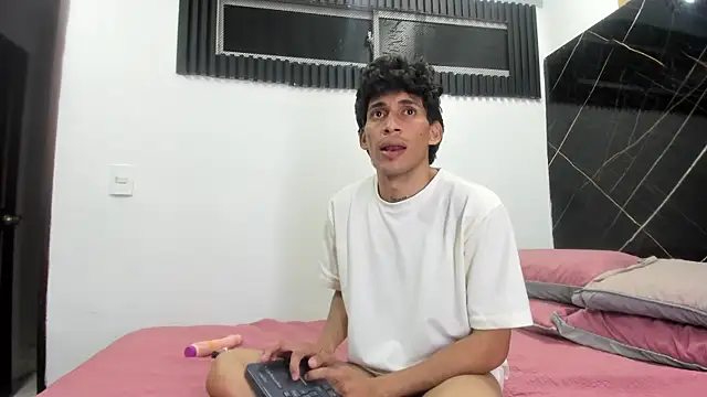 Snapshot of Emer_santos chatting on 01-09-26, 07:59 Emer santos online show from 01-09-26, 07:59