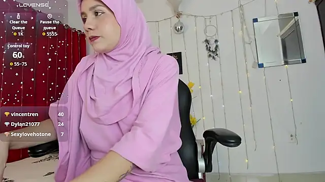 Snapshot of Sara-Maalouf chatting on 01-06-26, 08:23 Sara-Maalouf online show from 01-06-26, 08:23