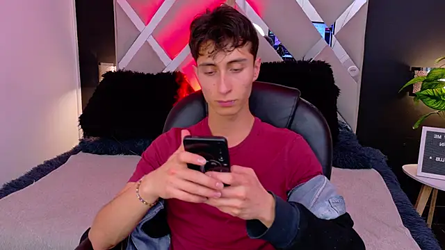 Ithan Skin online show from 12-17-25, 11:49