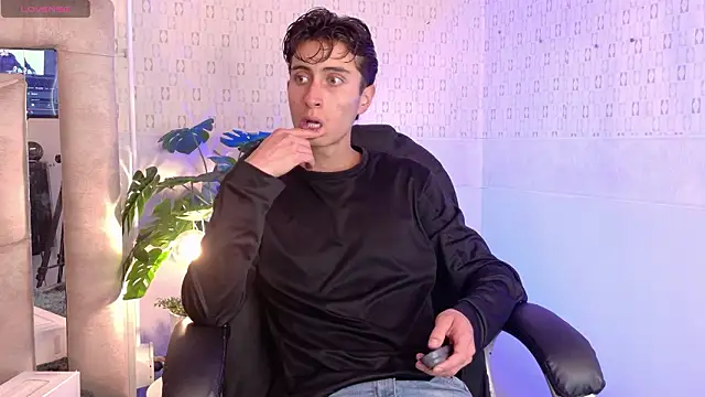 Ithan Skin online show from 02-24-26, 11:41