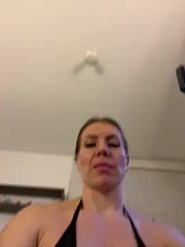 Snapshot of Natalia_Fit chatting on 05-25-26, 05:13 Natalia Fit online show from 05-25-26, 05:13