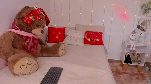 Lily Hiill7 online show from 12-17-25, 06:36