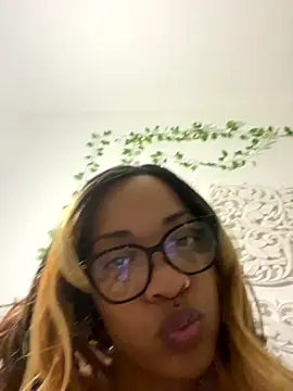 Snapshot of SweeTexasKyn chatting on 12-17-25, 05:13 SweeTexasKyn online show from 12-17-25, 05:13