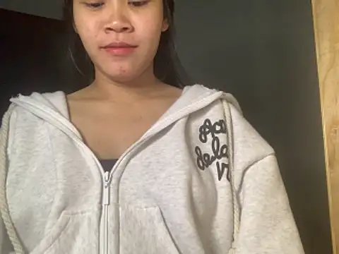 Bitsy2004 online show from 12-18-25, 04:13