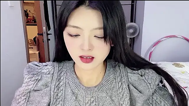 Snapshot of Koikoi___ chatting on 12-19-25, 04:25 Koikoi online show from 12-19-25, 04:25