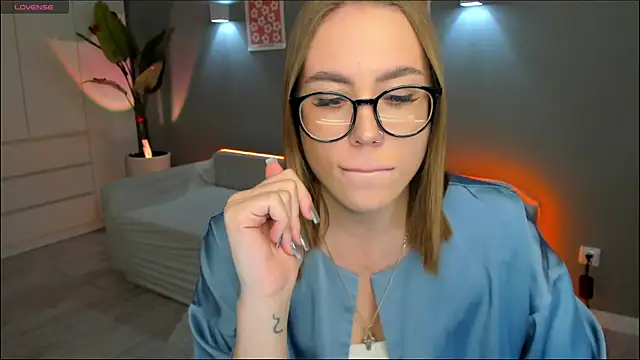 Snapshot of Aurelia_Voss chatting on 01-17-26, 08:01 Aurelia Voss online show from 01-17-26, 08:01