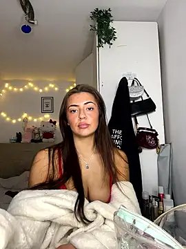 Snapshot of georgiag chatting on 01-12-26, 05:29 georgiag online show from 01-12-26, 05:29