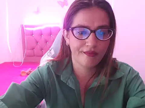 NathyVega online show from 12-18-25, 02:06