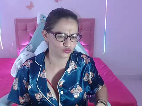 NathyVega online show from 12-20-25, 02:07