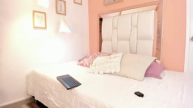 Kloebaby  online show from 04-30-26, 08:26