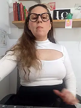 SofiEsteves online show from 05-01-26, 03:05