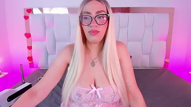 CamilleJuicy  online show from 04-06-26, 12:50