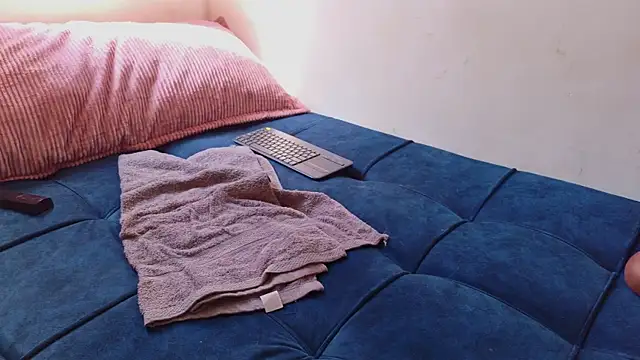 lilybloom69 online show from 06-12-26, 07:02