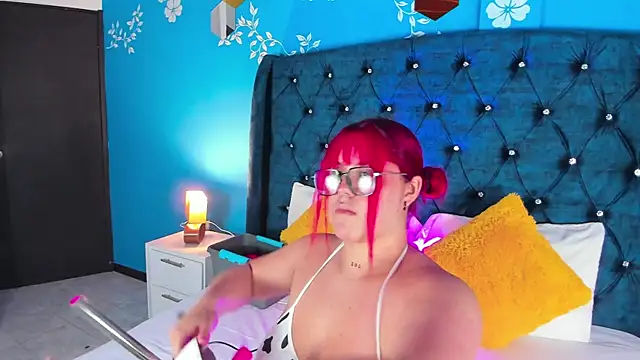 Issa Clark01 online show from 02-06-26, 09:40