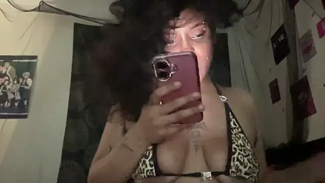 Snapshot of dollier0tz chatting on 06-16-26, 12:35 dollier0tz online show from 06-16-26, 12:35
