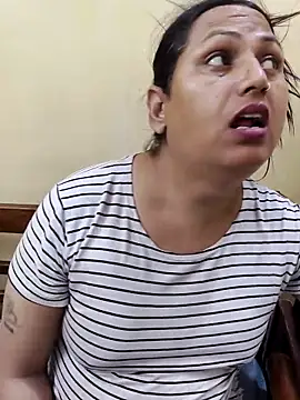 Hotmylips online show from 04-20-26, 01:47