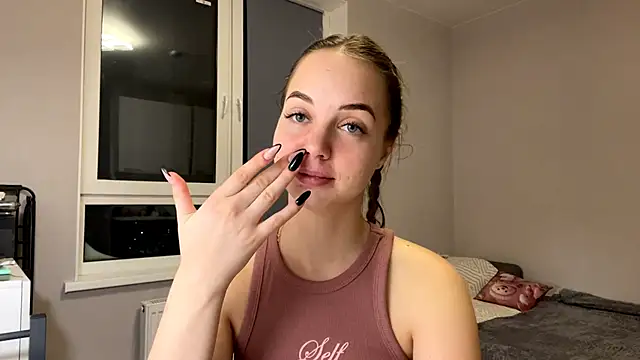 AliceQueenGirl online show from 01-10-26, 03:47