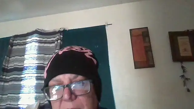 Snapshot of becky1111 chatting on 04-22-26, 01:34 becky1111 online show from 04-22-26, 01:34