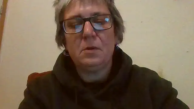 Snapshot of becky1111 chatting on 04-23-26, 04:24 becky1111 online show from 04-23-26, 04:24