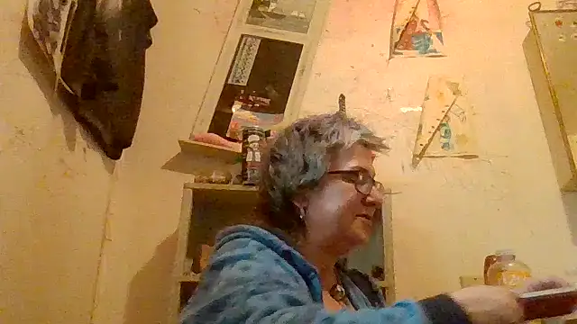 Snapshot of becky1111 chatting on 04-23-26, 12:29 becky1111 online show from 04-23-26, 12:29
