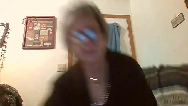 Snapshot of becky1111 chatting on 05-03-26, 11:38 becky1111 online show from 05-03-26, 11:38