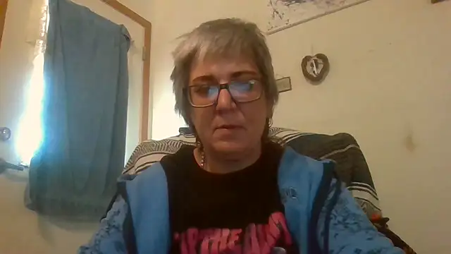 Snapshot of becky1111 chatting on 05-05-26, 07:11 becky1111 online show from 05-05-26, 07:11