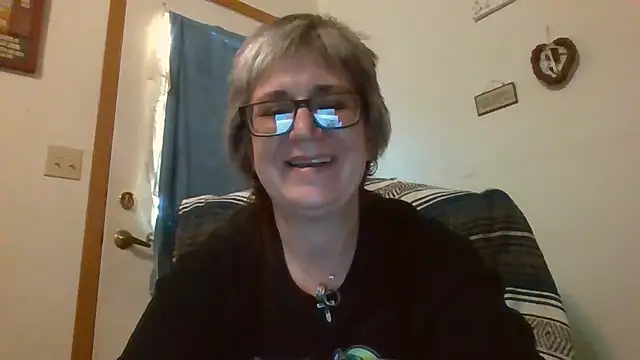 Snapshot of becky1111 chatting on 05-16-26, 12:29 becky1111 online show from 05-16-26, 12:29