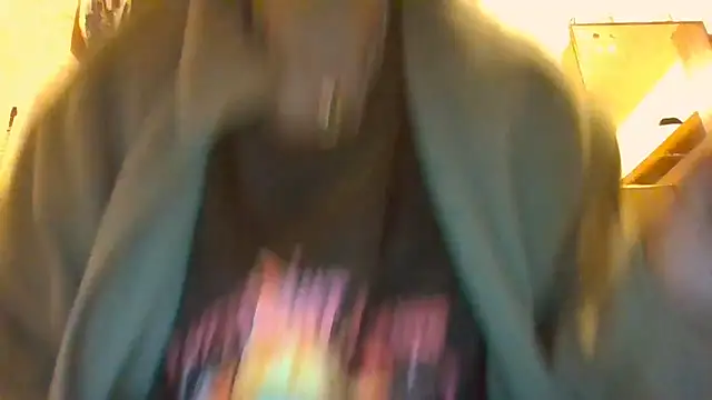 Snapshot of becky1111 chatting on 05-19-26, 08:53 becky1111 online show from 05-19-26, 08:53